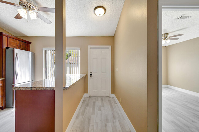 Building Photo - 492 Hardwood Pl