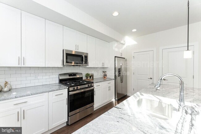 Building Photo - 2142 Kensington Walk