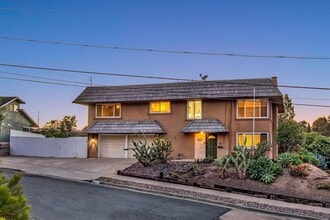 Building Photo - 4 Bedrooms, 3 Bathroom, Two Story Home With Pool