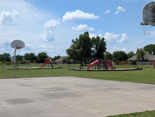 Building Photo - 2817 Brompton Dr