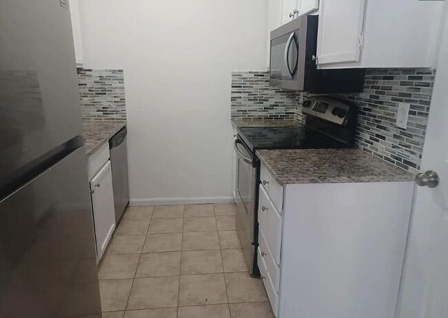 Building Photo - 110 Holcomb Ferry Rd