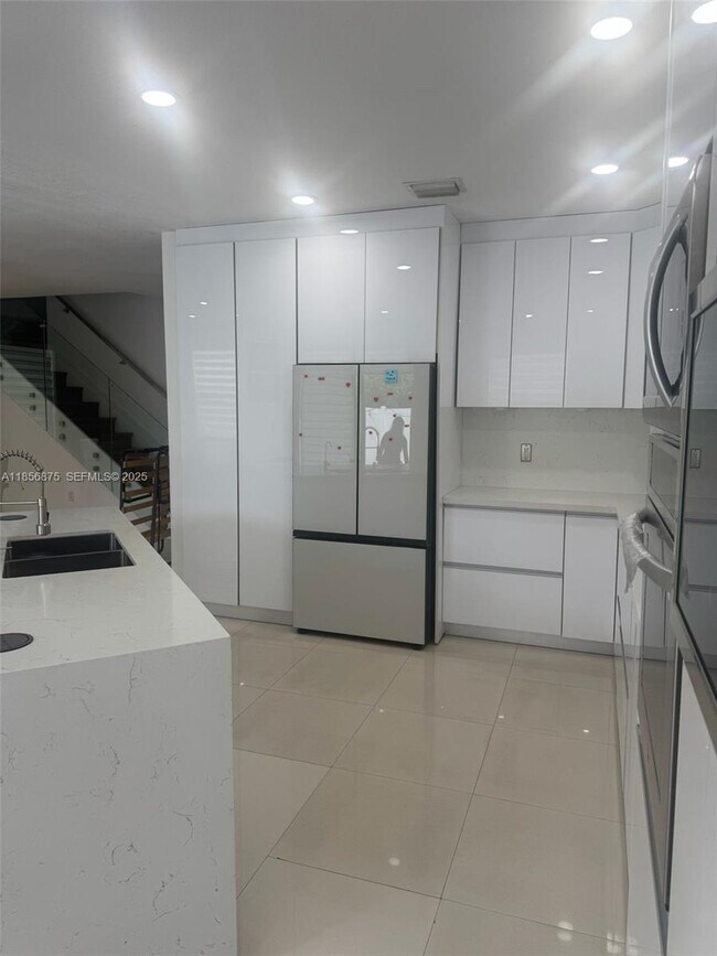 Building Photo - 3521 W 86th Terrace