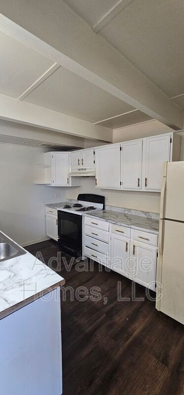 Building Photo - 908 N 70th St