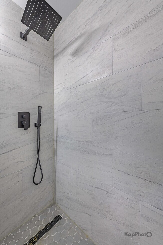 Building Photo - 7337 S South Shore Dr