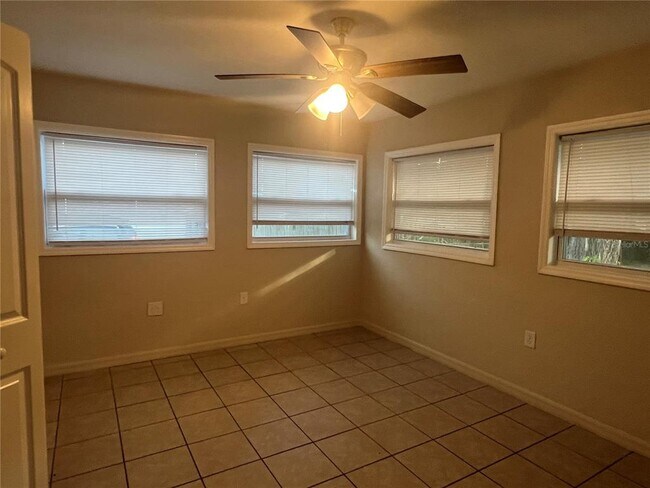 Building Photo - 1568 NE 10th St