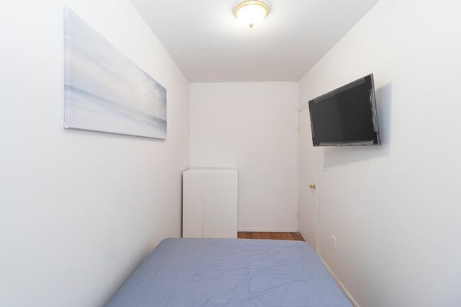 Building Photo - 1666 3rd Ave