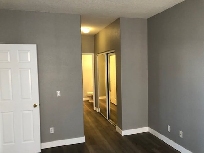 Building Photo - Beautiful 3 bedroom 2 bath Townhome across...