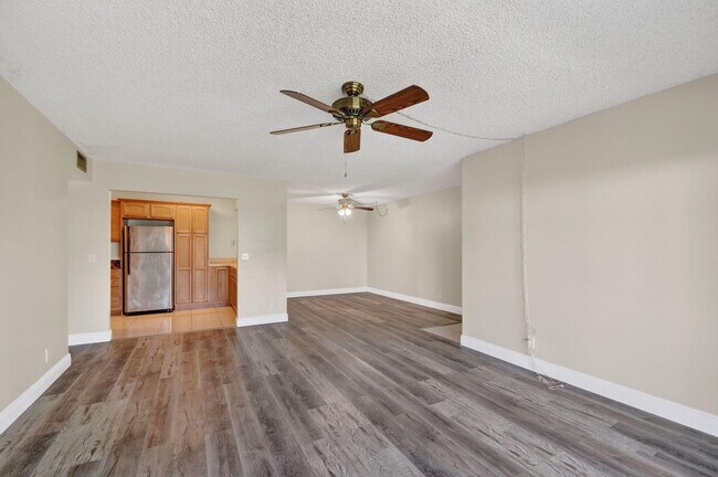 Building Photo - 1013 Green Pine Blvd