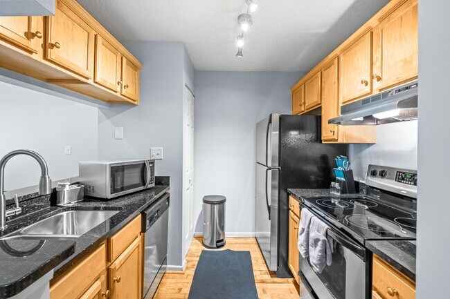 Building Photo - 525 Olmsted Park Pl