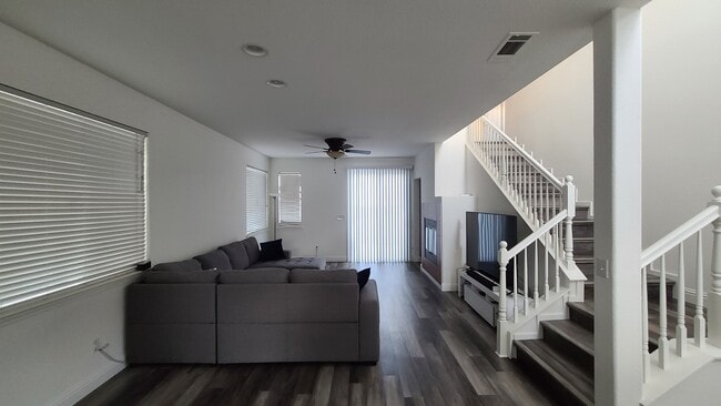 Building Photo - 1888 Leaning Oak Dr