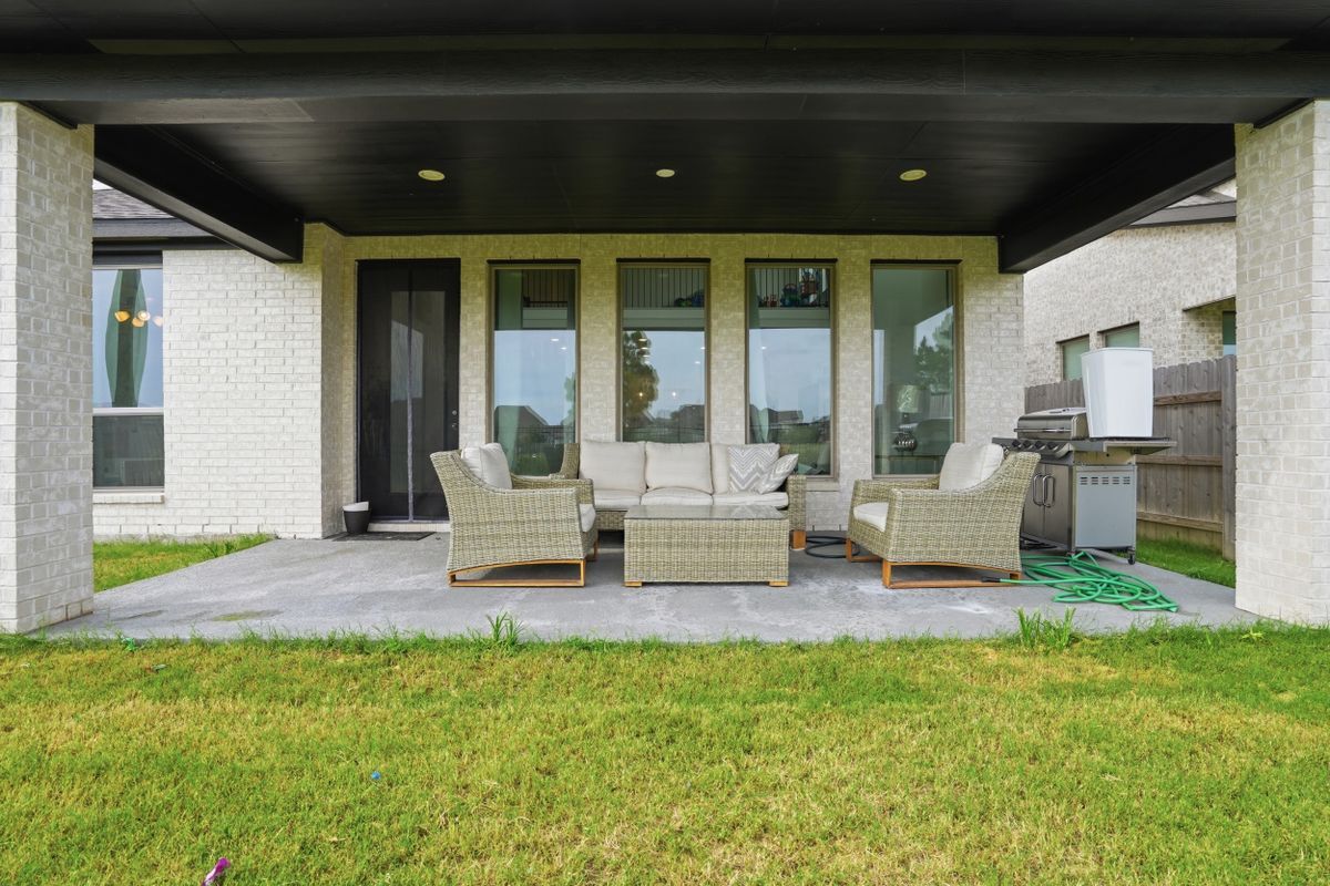 Building Photo - 24719 Hibiscus Gdn Wy