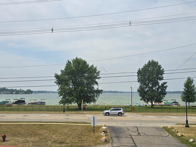 Building Photo - 1603 Cass Lake Rd