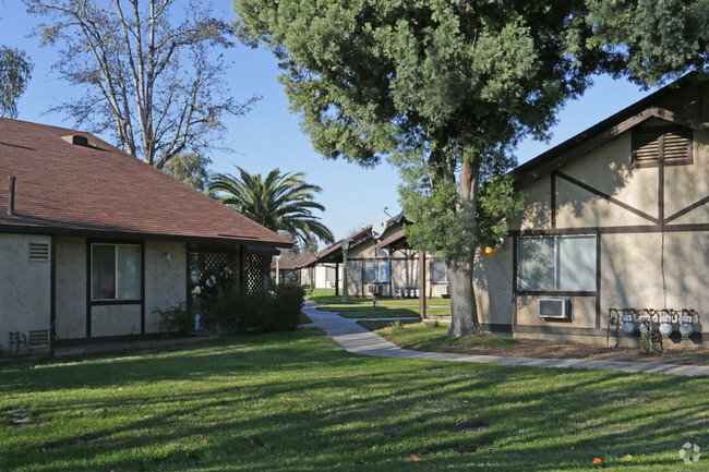 Building Photo - Linmar Apartments