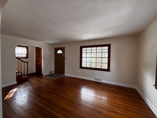 Building Photo - Charming Single Family Home for Rent - Excellent Grove City Location!