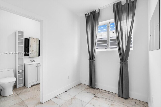 Building Photo - 801 8th St