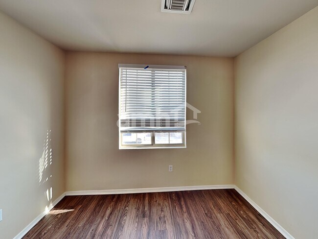 Building Photo - 12951 N Fox Hollow Dr