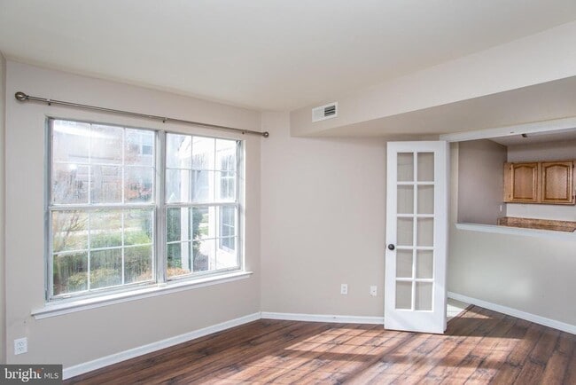 Building Photo - 10014 Beacon Hill Dr