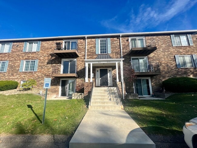 Building Photo - Stunning Condo Unit - 2 Bedroom with Balcony - Hopewell Township