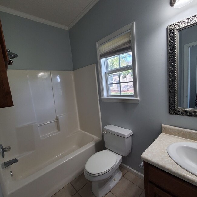 Building Photo - Charming 3-Bedroom Home with Spacious Yard...