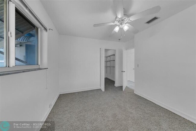 Building Photo - 1906 NW 45th Ct