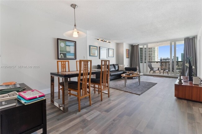 Building Photo - 1717 N Bayshore Dr