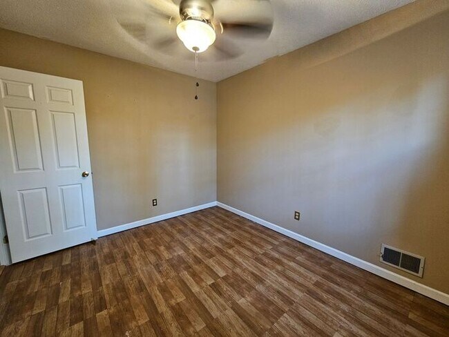 Building Photo - Harbison !!!