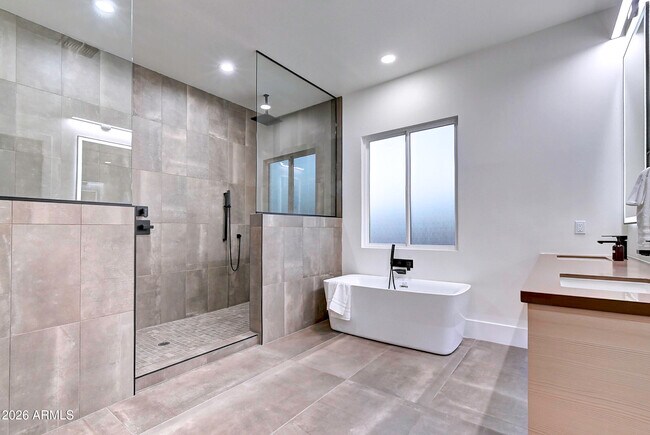 Building Photo - 6401 E Larkspur Dr