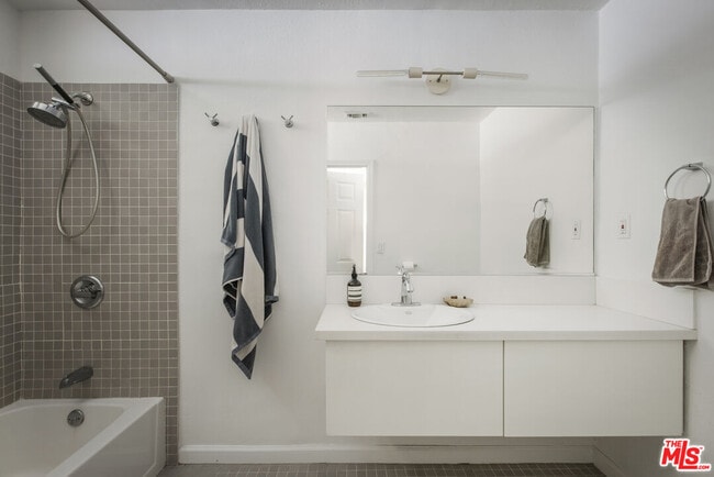 Building Photo - 5215 Almaden Dr