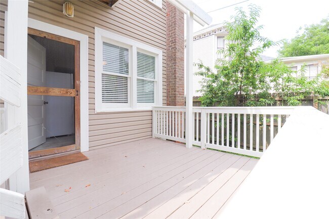 Building Photo - 3012 Avenue O 1/2