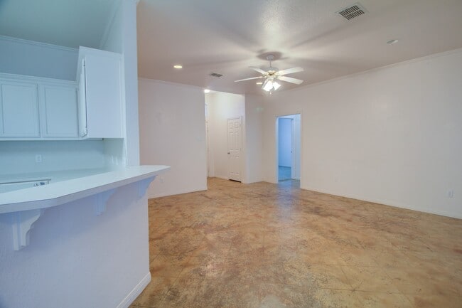 Building Photo - Surrey Ridge Duplex