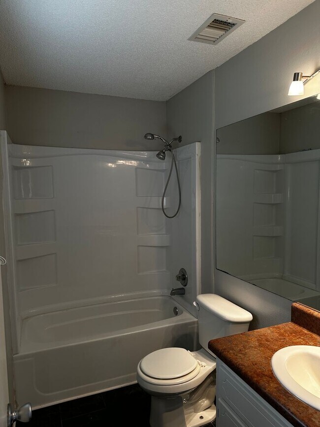 Building Photo - Country Living