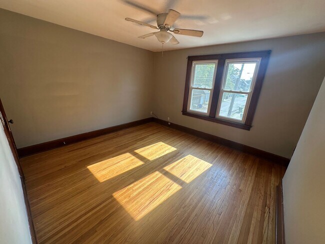 Building Photo - S Washington Ave 1041-1043 MLR