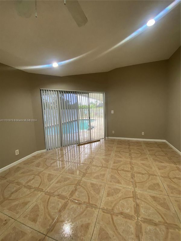 Building Photo - 1037 SW 149th Ln