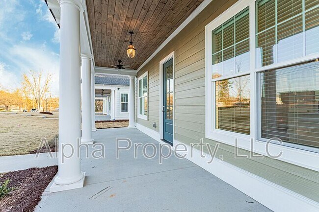 Building Photo - 12 Magnolia Dr