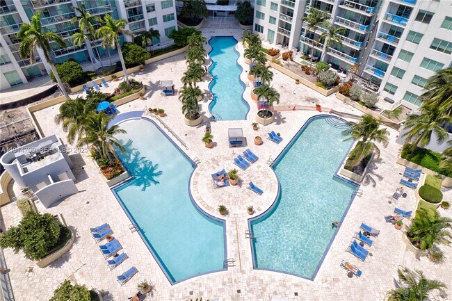 Building Photo - 253 NE 2nd St