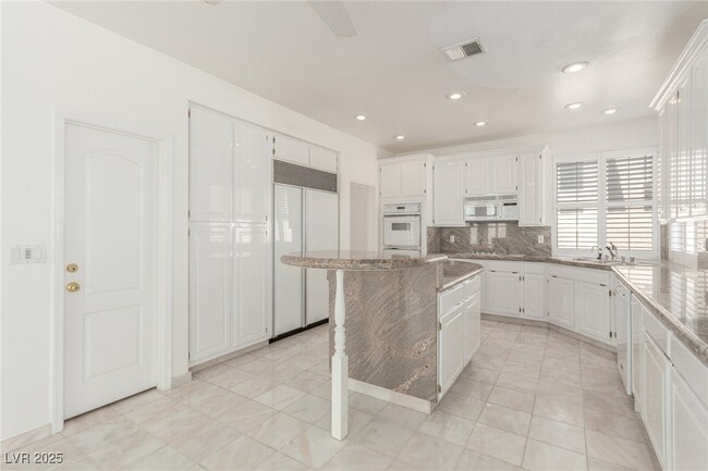 Building Photo - 3030 Cooper Creek Dr