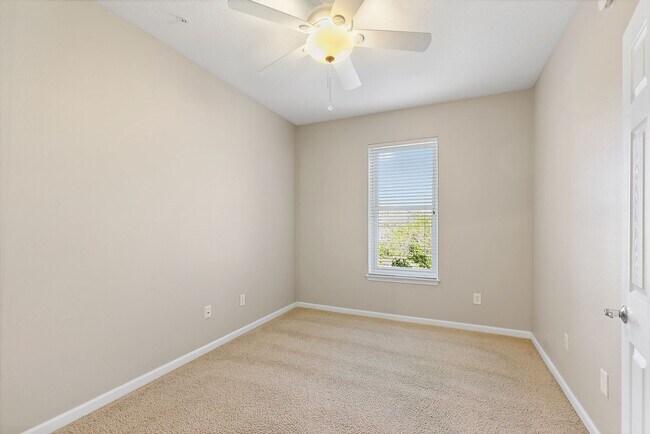 Building Photo - Beautiful Wolf Creek condo available now!