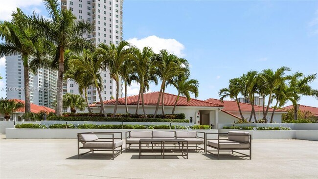 Building Photo - 3245 NE 184th St