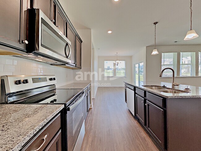 Building Photo - 142 Willowbrook Dr