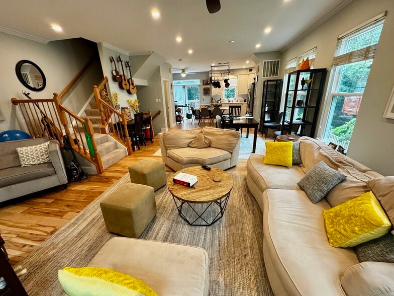 Building Photo - 3911 Elbert Ave