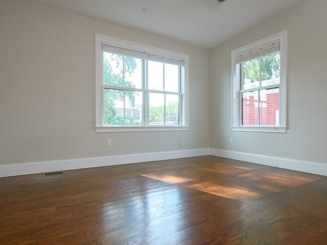 Building Photo - 181 Putnam Ave