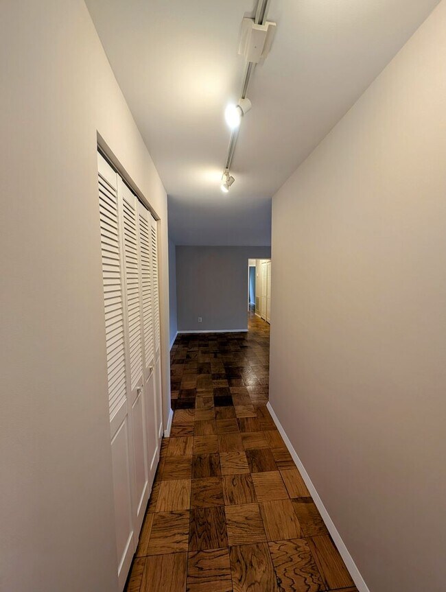 Building Photo - Spacious North Bethesda 3BR with Private Patio & Resort-Style Amenities