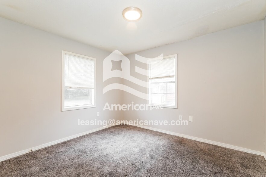 Building Photo - 320 McTyere Ave