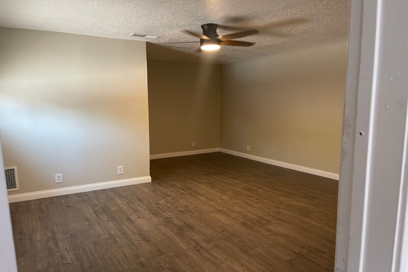 Building Photo - 911 7th St SW