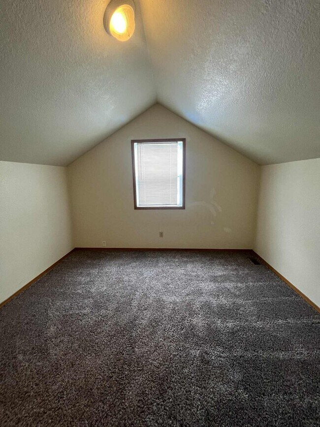Building Photo - 1162-1164 E Sunrise Dr