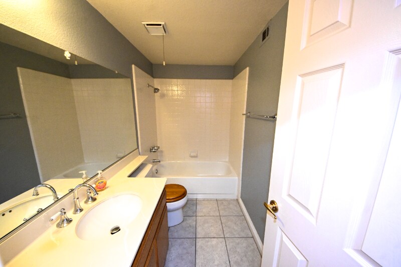 Building Photo - 25708 Oak Ct
