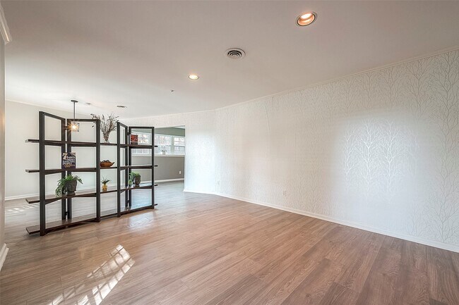 Building Photo - 7810 Locke Ln
