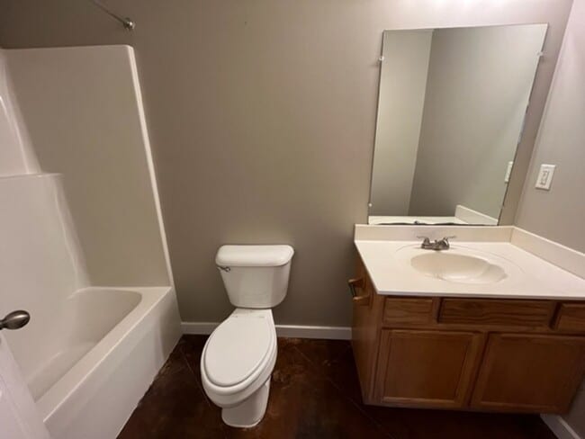 Building Photo - Renovated 3 Bedroom 2 Bath Duplex for Rent!!