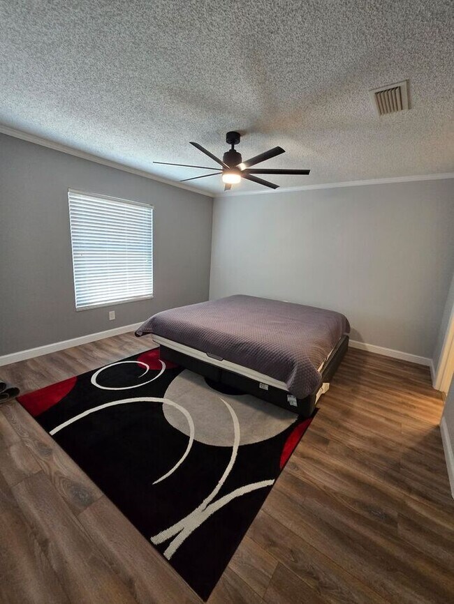 Building Photo - Cozy Condo in Errol Estates