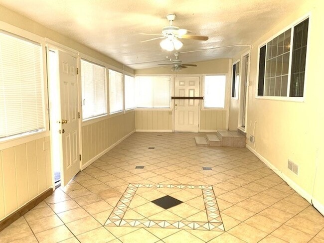 Building Photo - Cozy Three Bedroom, Two Bathroom Home with 2-Car Garage in S. Natomas